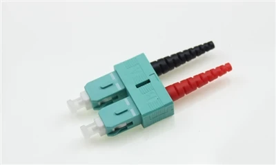 ¿Cuál es la diferencia entre los conectores de fibra óptica SC y FC?