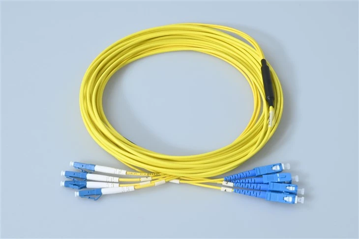 Cable de conexión de 12 núcleos SC UPC a LC UPC