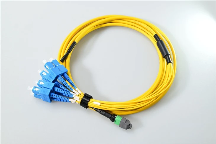 Cordones de conexión de fibra SC de 8 NÚCLEOS A MTP MPO