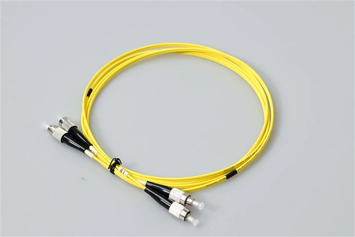Chaqueta de PVC amarilla a una cara del cable de conexión 9/125 del solo modo de FC UPC 2.0m m