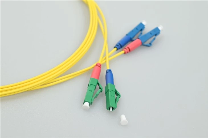 CABLE DE CONEXIÓN DE FIBRA ÓPTICA LC APC A LC UPC DÚPLEX