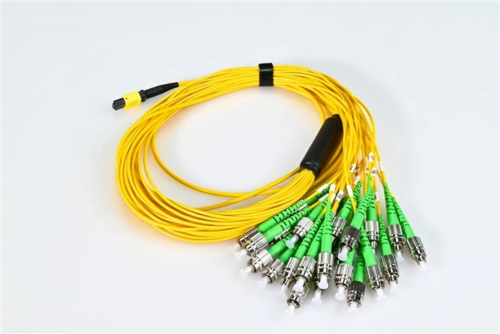 Cordón de conexión de fibra óptica Mtp a base amarilla 24 de Fc Apc 3,0 mm