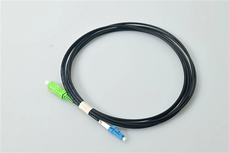 SC APC del cordón de conexión de fibra óptica al negro a una cara de LC UPC