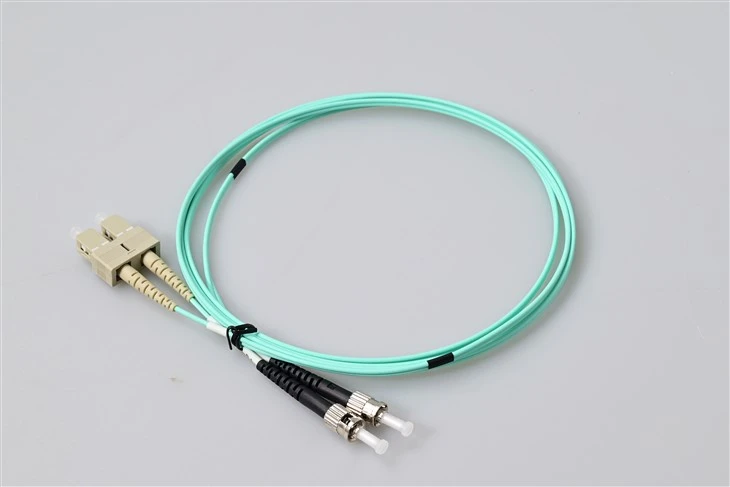 Cable de conexión de fibra óptica SC a ST dúplex OM3