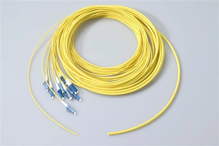 Cable flexible de fibra óptica SC/UPC de 12 núcleos, 9/125 SM 0,9 mm PVC/LSZH