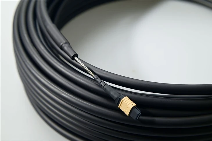 MPO/MTP Armored Fiber Optic Patch Cord factory